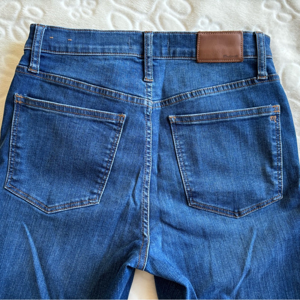 Madewell Cali Demi-Boot Jeans in Daly Wash: Button-Front Edition - Picture 9 of 12